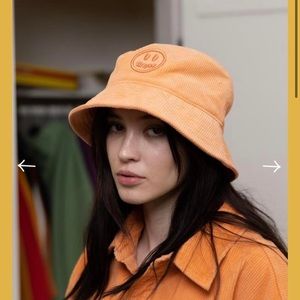 Drew house corduroy peach bucket hat